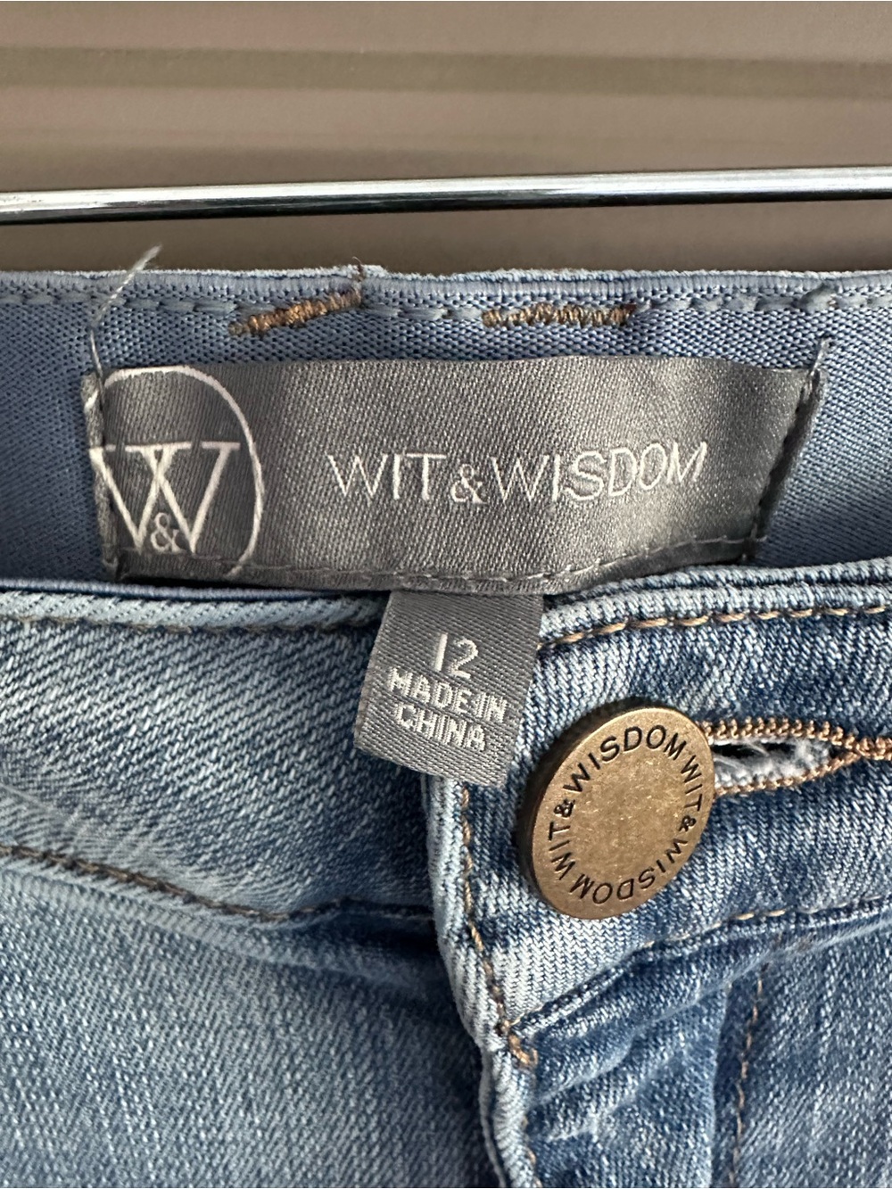 Wit & Wisdom Logan Cropped Ankle Jeans